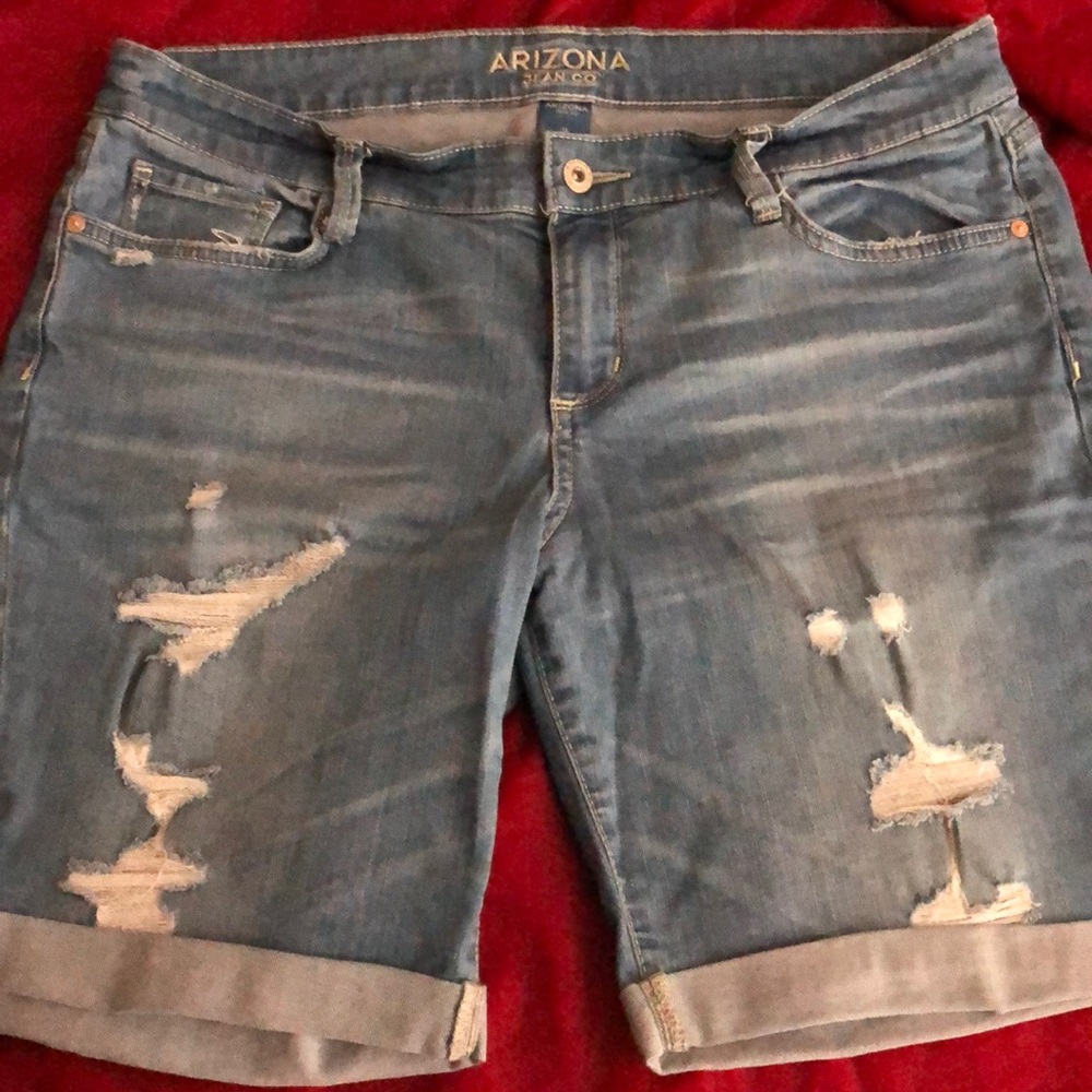 Arizona gently used juniors size 13 Bermuda short